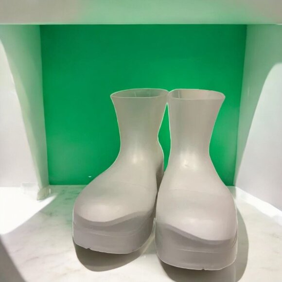 NIB Bottega Veneta Puddle Ankle Boots